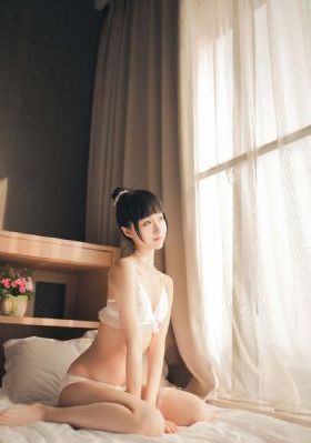 王祖贤被脱得精光三级